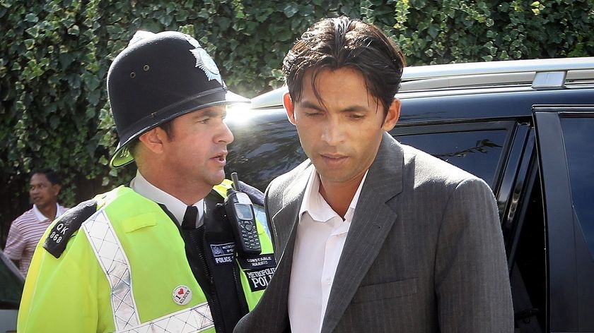 Pakistan cricketer Mohammad Asif arrives at Kilburn police station in London to answer match-fixing allegations