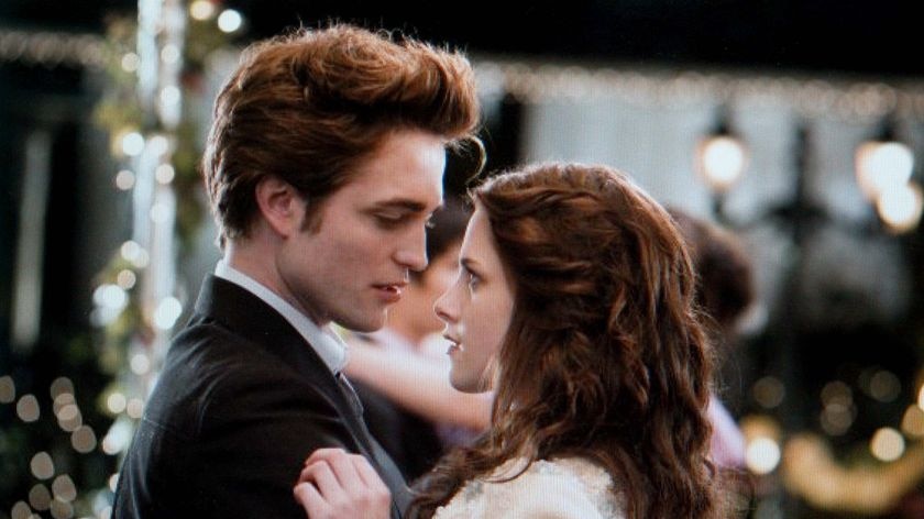 Robert Pattinson and Kristen Stewart as Edward Cullen and Bella Swan