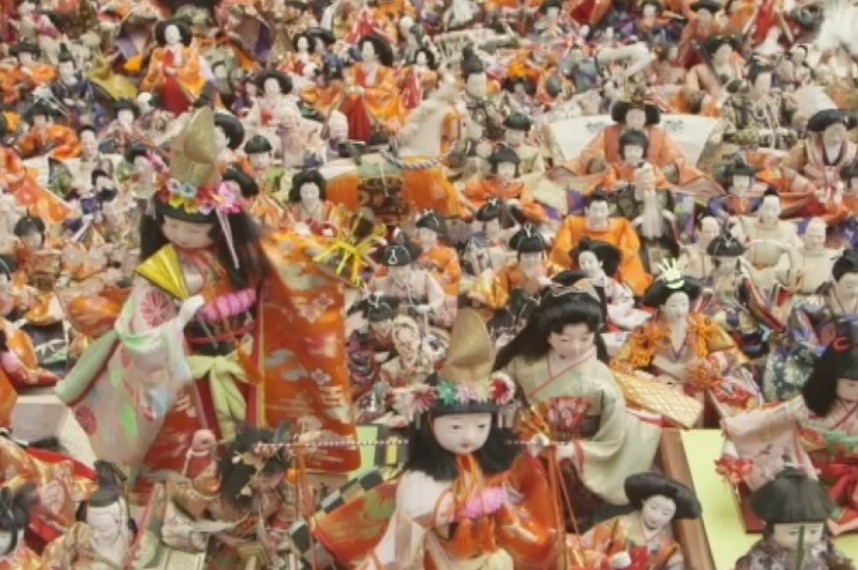 Dolls at Shinmeisha Shrine in Tokorozawa before incineration
