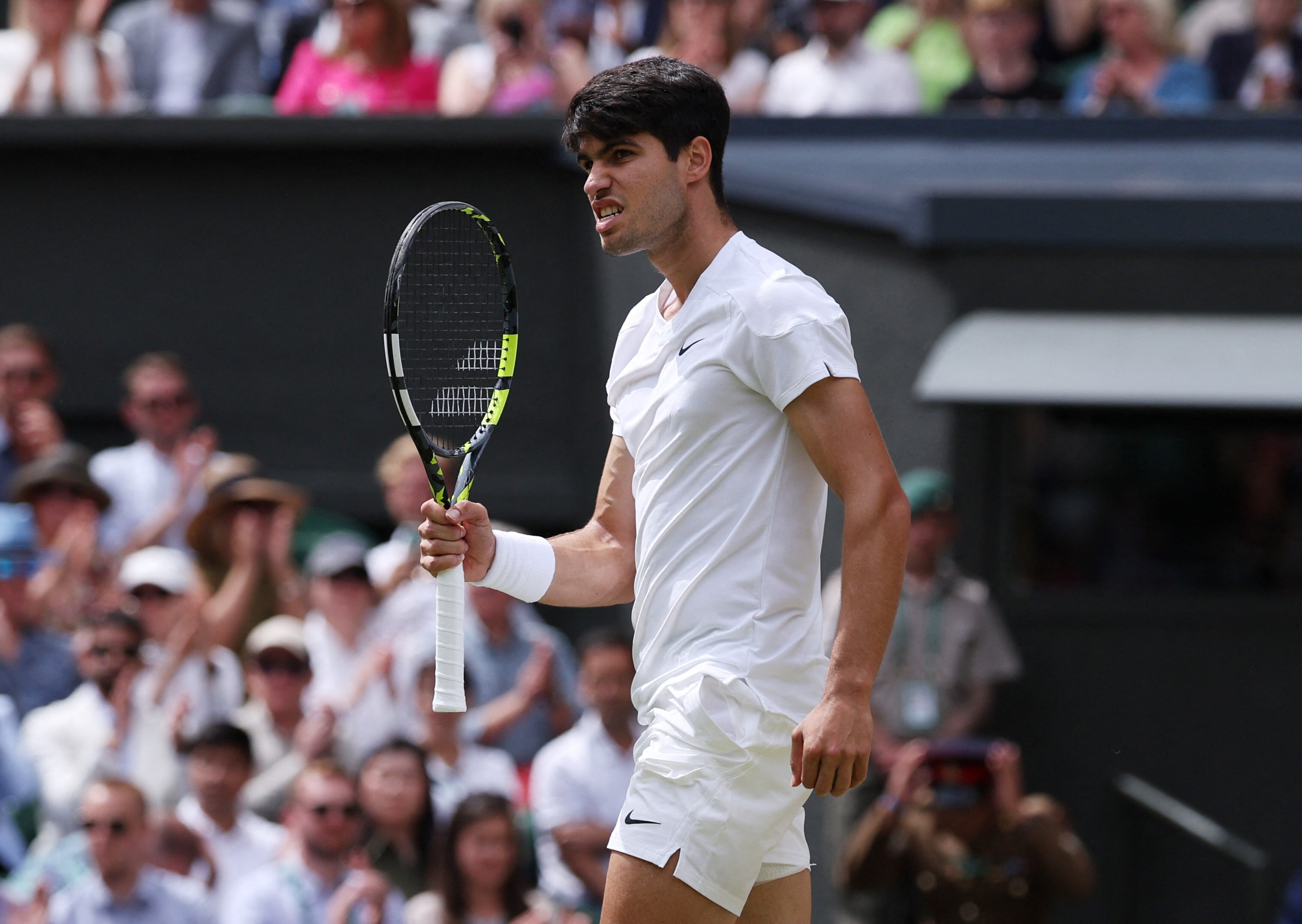 Carlos Alcaraz celebrates his victory in the first set of the Wimbledon men's singles final.