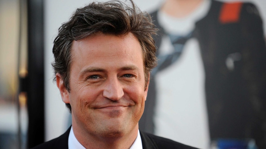 A picture of Matthew Perry at a film premiere.