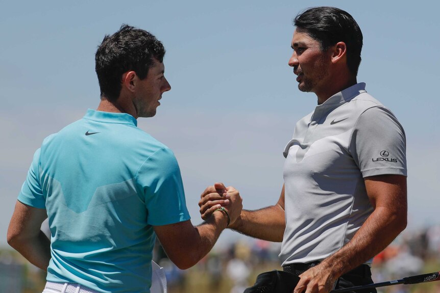Jason Day (R) and Rory McIlroy shake hands after the second round.