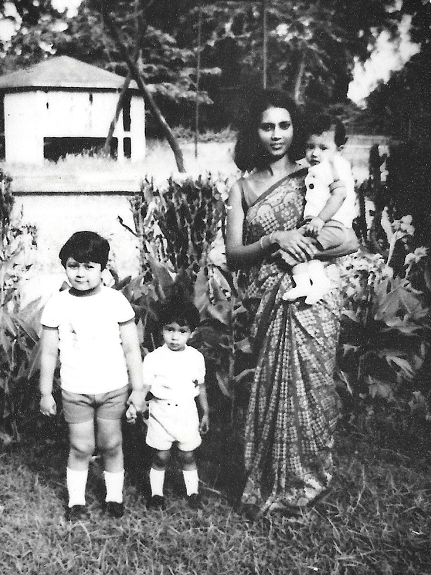 Rolf as a baby with his mother and brothers