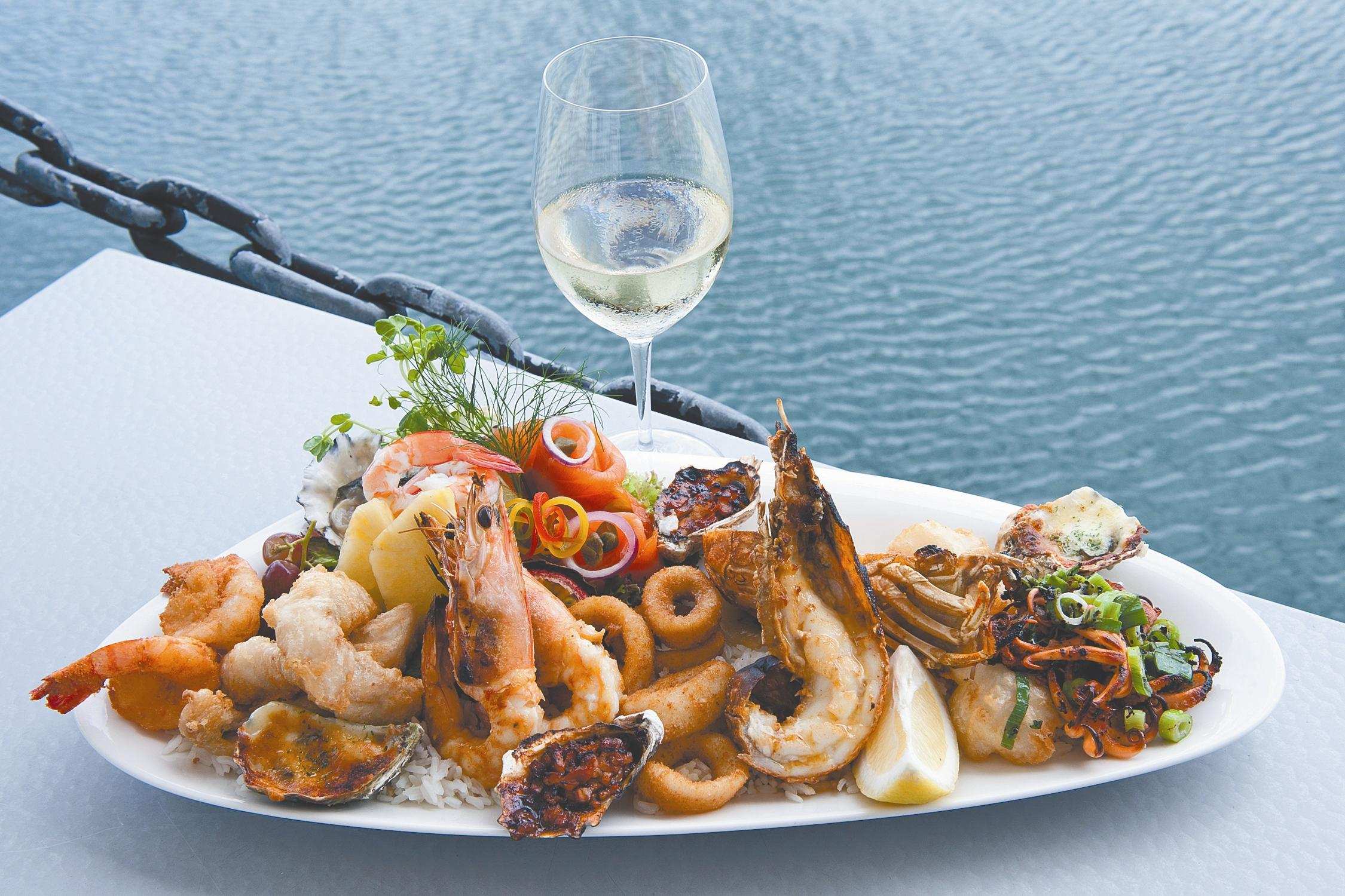 Морепродукты на море