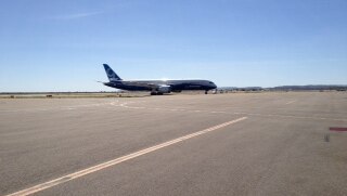 Boeing's latest 787-9 Dreamliner lands in Alice Springs.