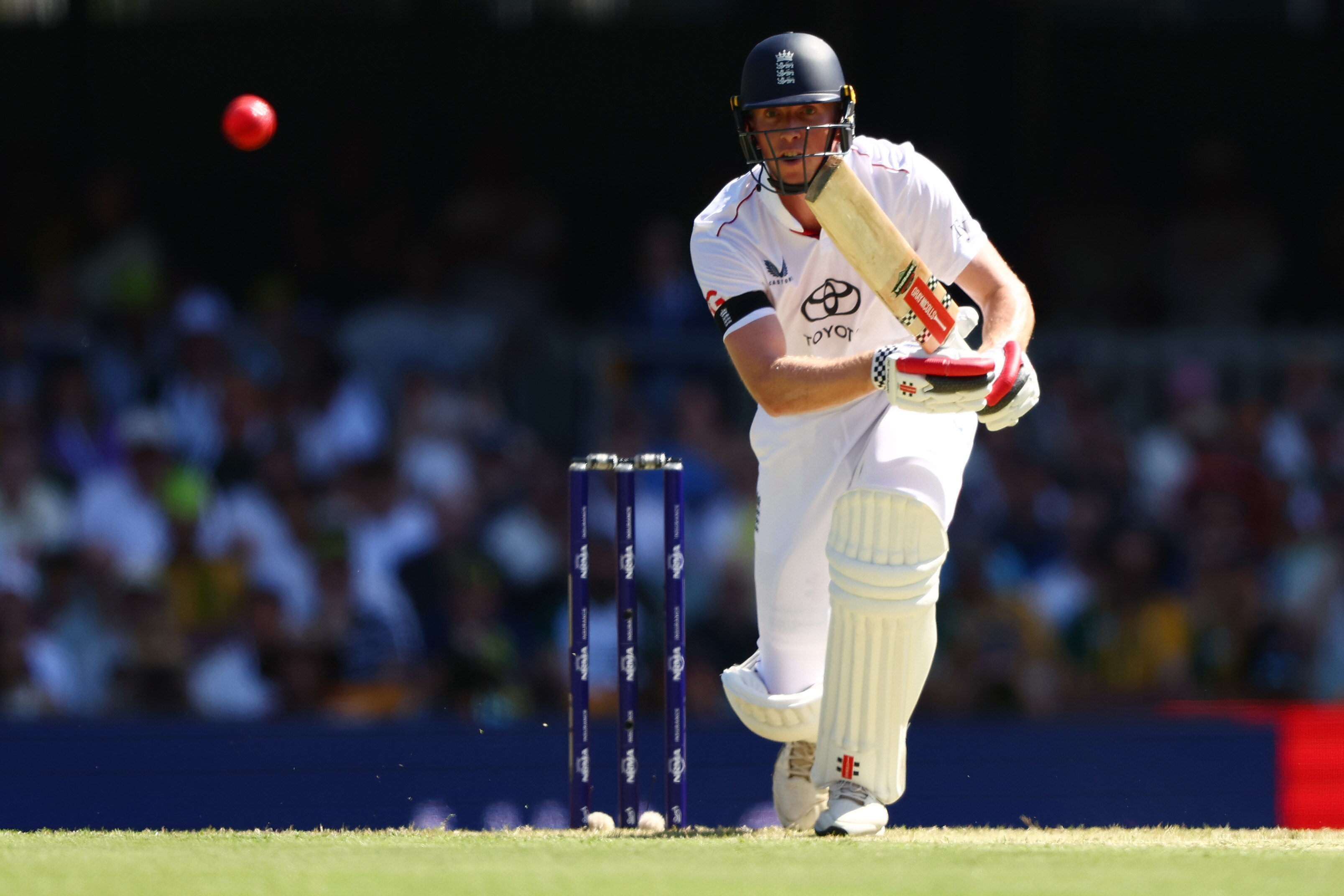 Zak Crawley pelea fuera de juego