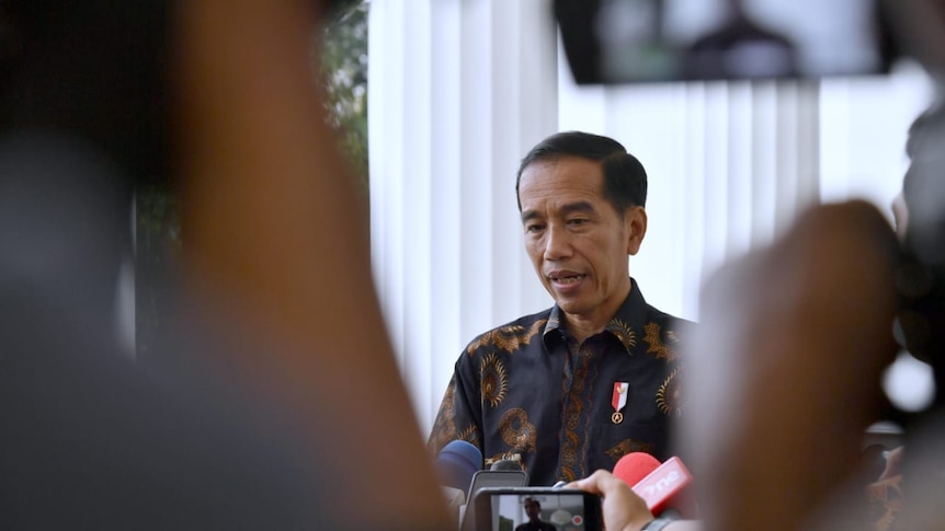 Presiden Jokowi ketika memberikan keterangan pers terkait Ba'asyir di Istana Merdeka (22/1).