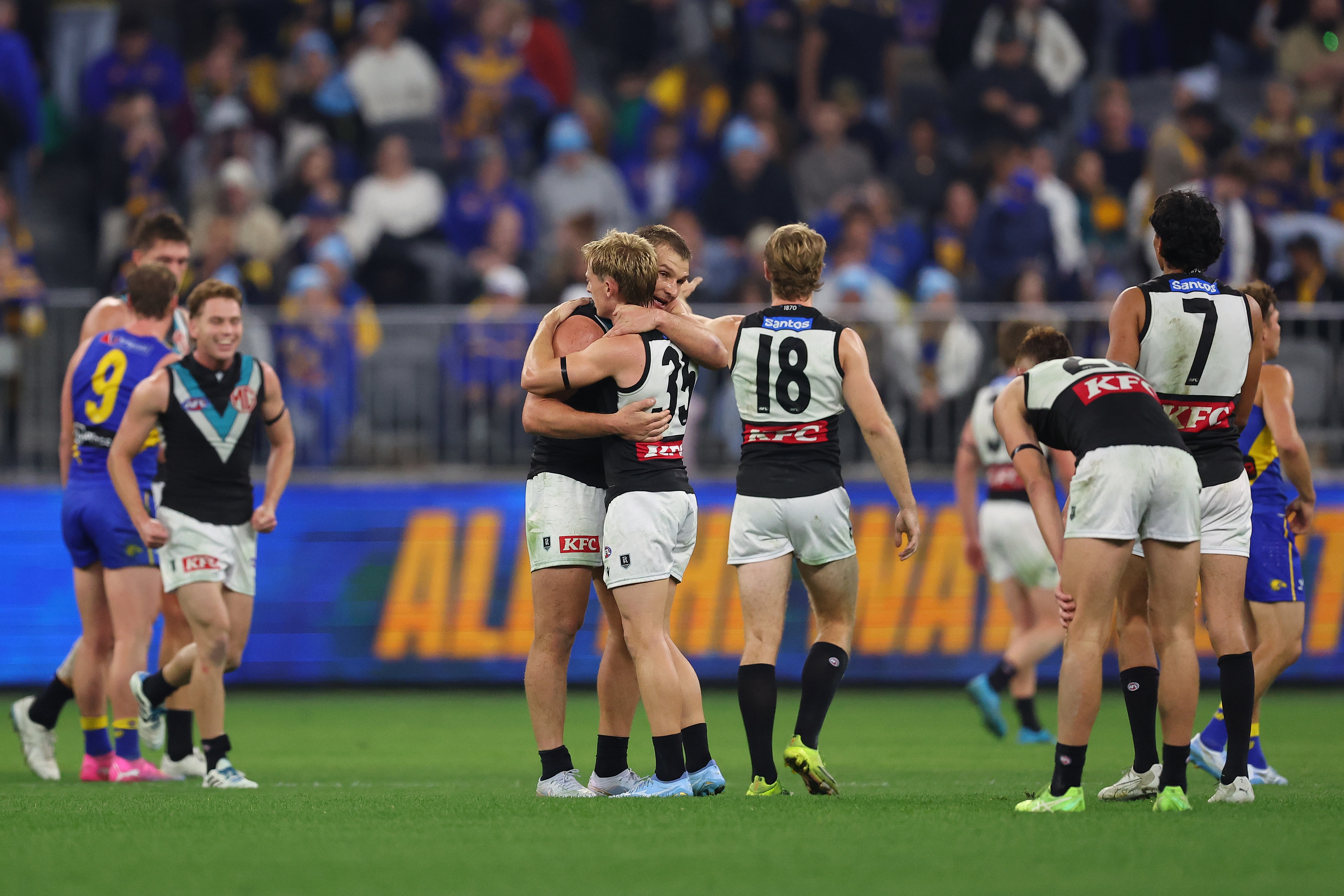 Power hang on for thrilling win over Eagles, Dockers claim record win