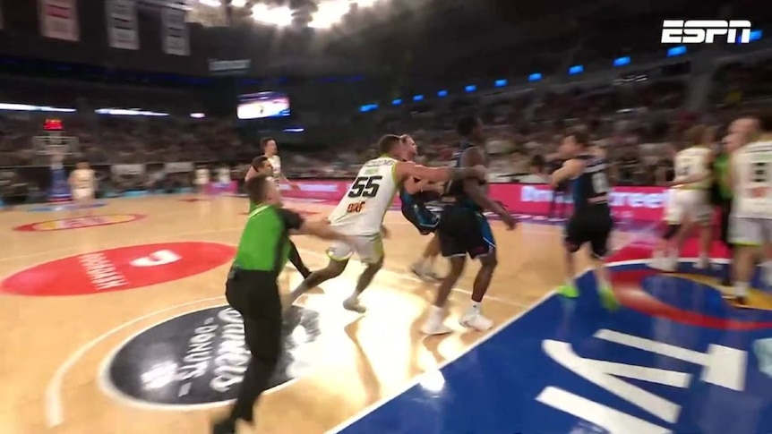 NBL brawl erupts between Melbourne United and South East Melbourne ...