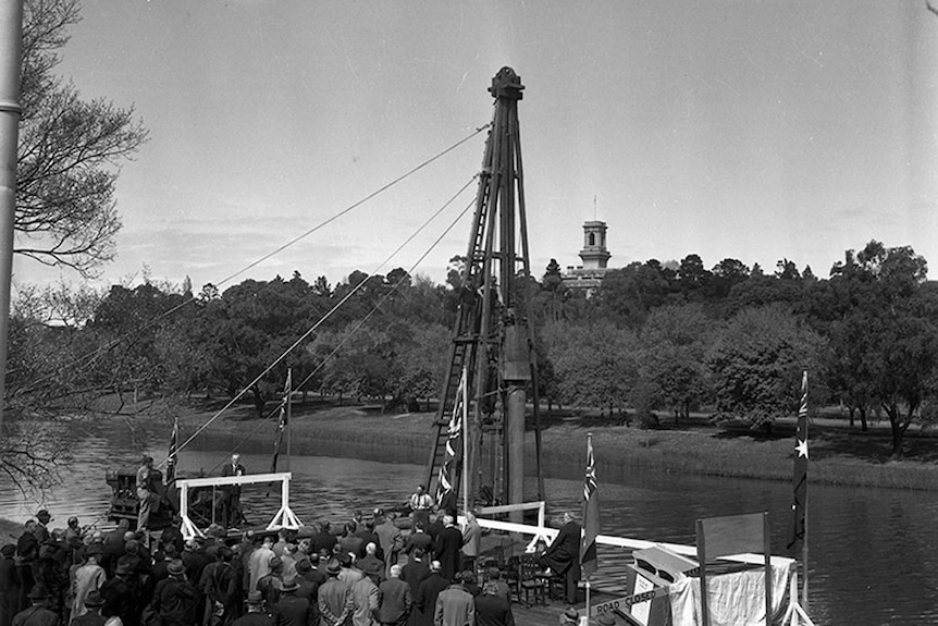 A black and white video from 1956 of the opening ceremony for the Swan St bridge