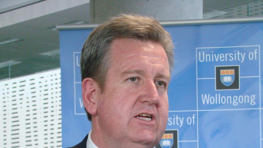 O'Farrell addressing media in Wollongong