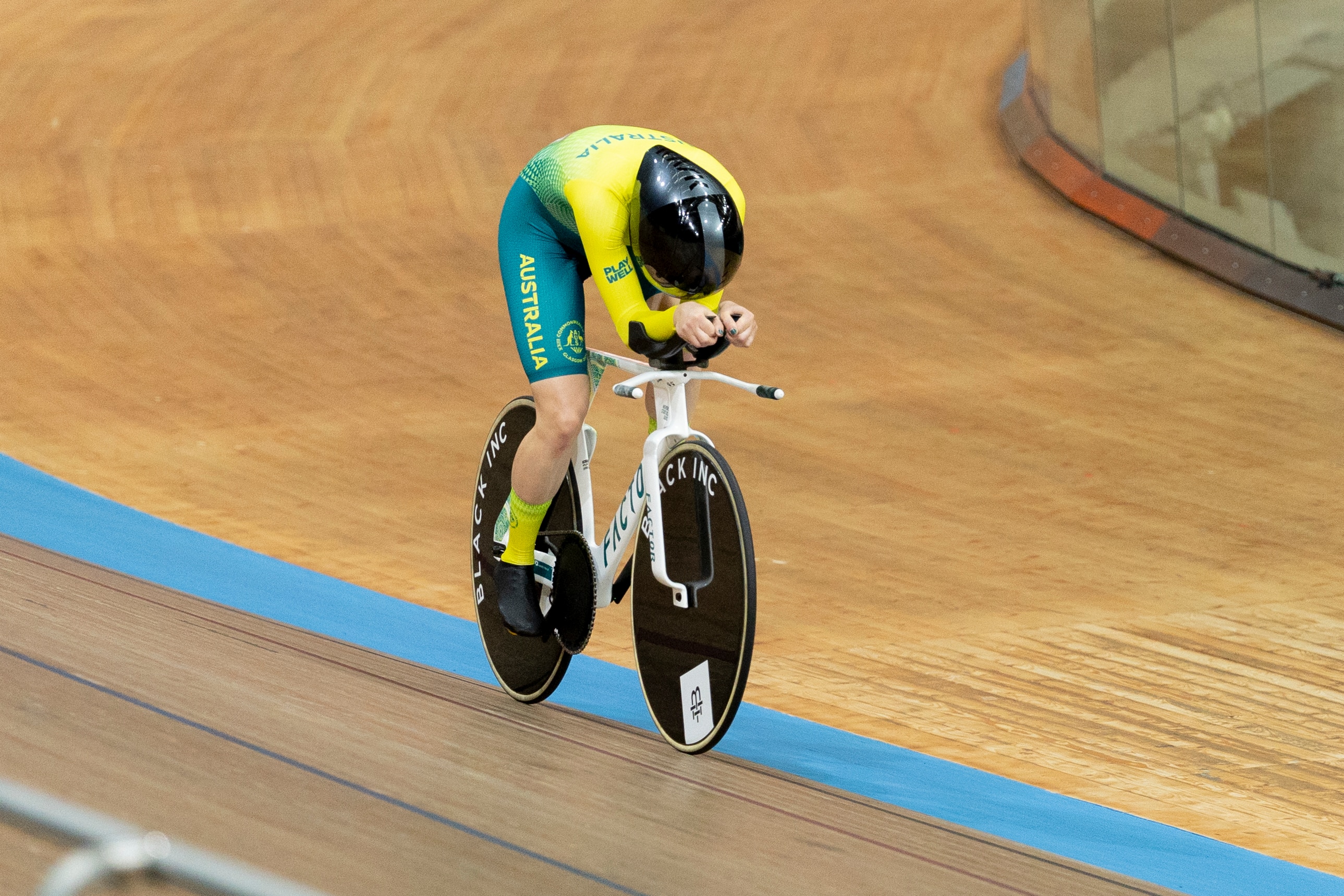 Live: Aussie cyclists DQed from individual pursuit, boxer to fight for gold