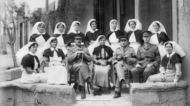 Nurses and doctors pose for a group photo in 1916 in Egypt.