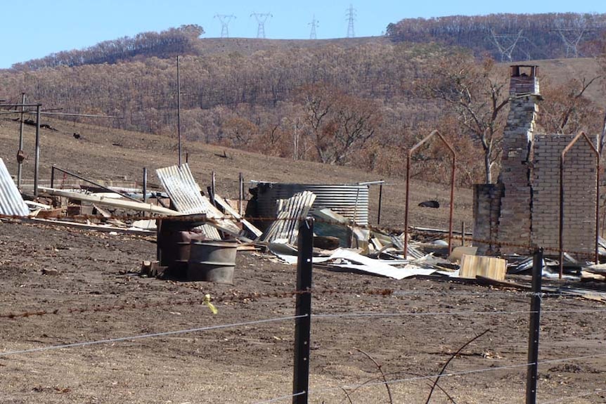 Mudgegonga home destroyed