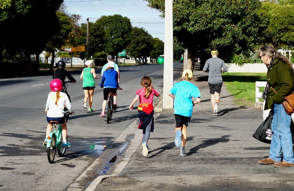 Young parents break world record by running half marathon every day for 77 days ABC News