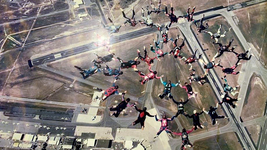 36 people skydive in formation over Perth airport, 1993