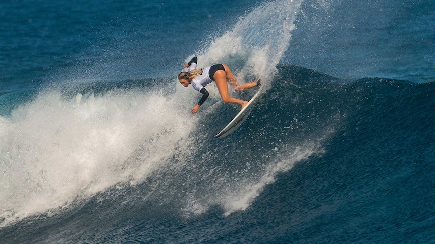 Laura Enever at Fiji Pro