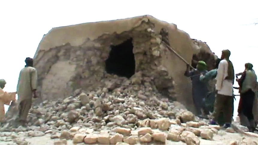 Islamist rebels destroy Timbuktu shrine