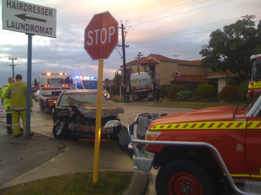 Rubbish truck crashes into home - ABC News
