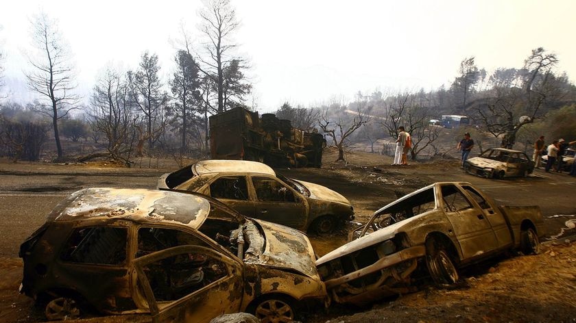 State of emergency: Cars destroyed by forest fires in the village of Artemida