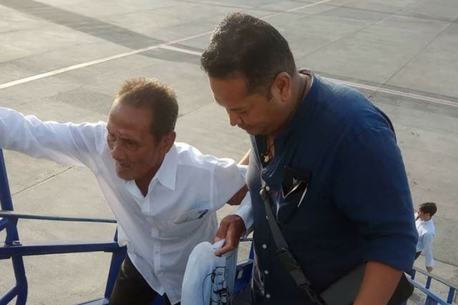 Khomdram Gambhir Singh boards the plane.