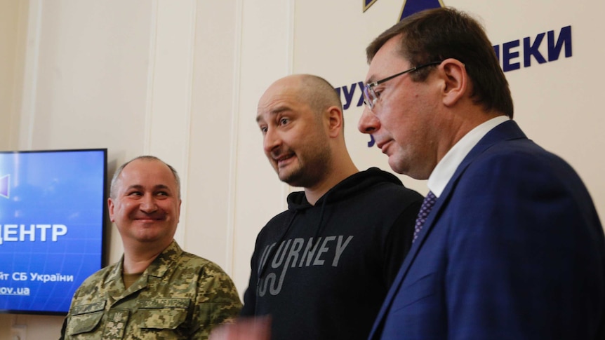 Russian journalist Arkady Babchenko, centre, attend a news conference.