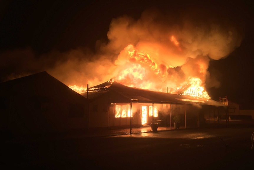 Gannons Hotel in Julia Creek on fire