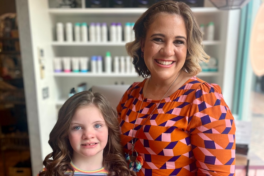 Kate sits in a salon with Marleigh on a girly date getting  a makeover before the Sydney awards night.