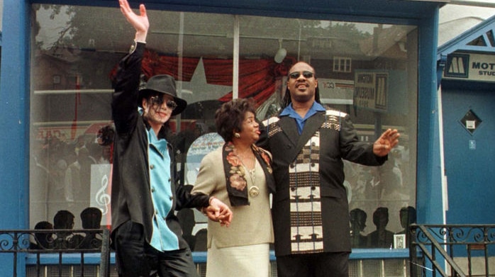 Michael Jackson (L), Stevie Wonder (R) and Berry Gory's sister, Esther Gordy Edwards (C).