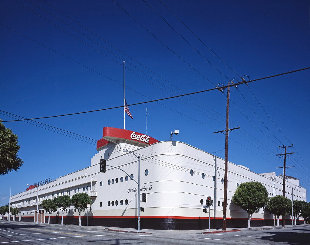 Streamline Moderne architecture was meant to capture the spirit of a ...