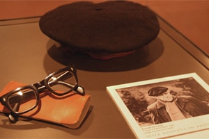 Patrick White's glasses and hat (ABC News/Damien Larkins)