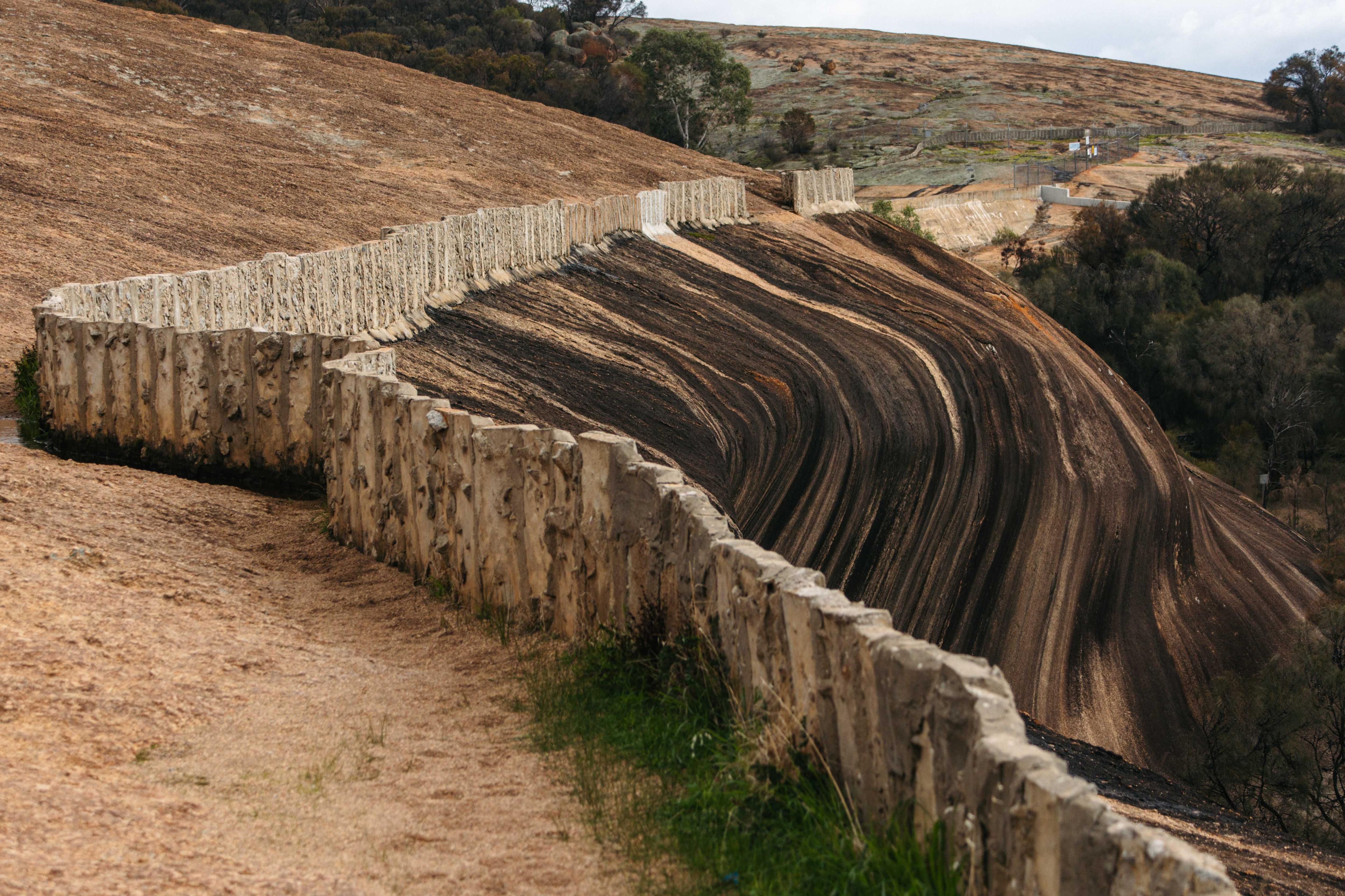 Hyden local wants to hear 'thunderous' noise of rain falling over Wave Rock