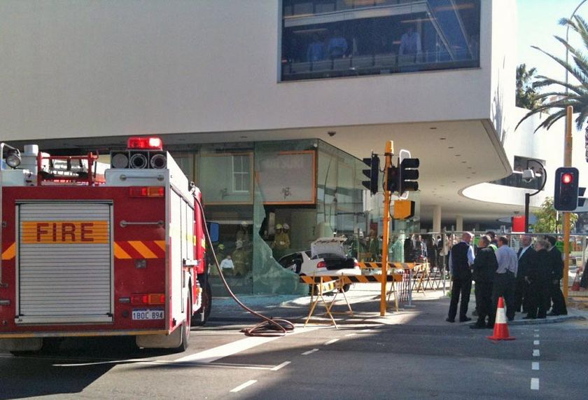 Near miss for restaurant patrons - ABC News