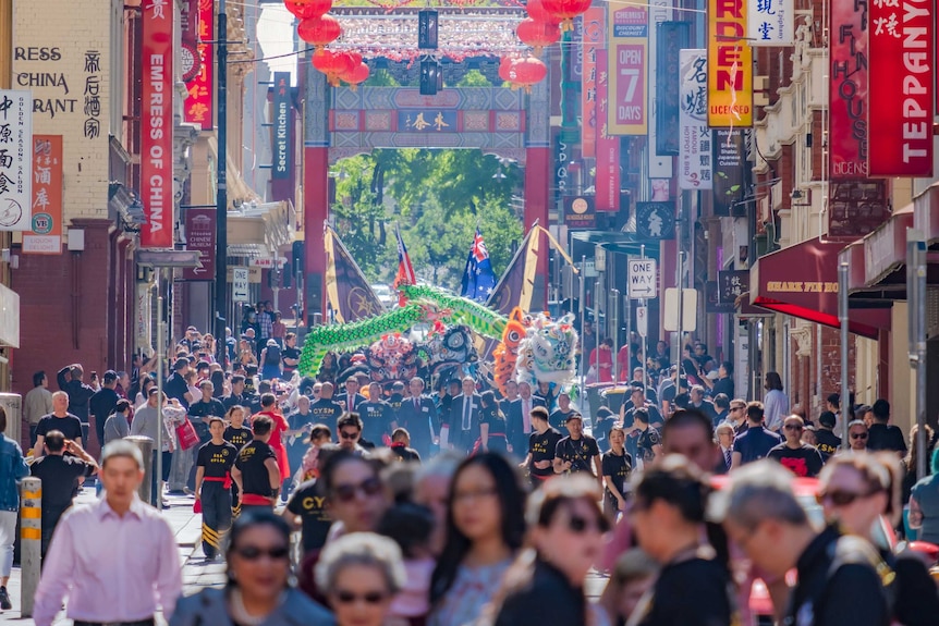 超过四成澳大利亚人认为，中国政府可能会动员华裔澳大利亚人来破坏澳大利亚的利益和社会凝聚力。