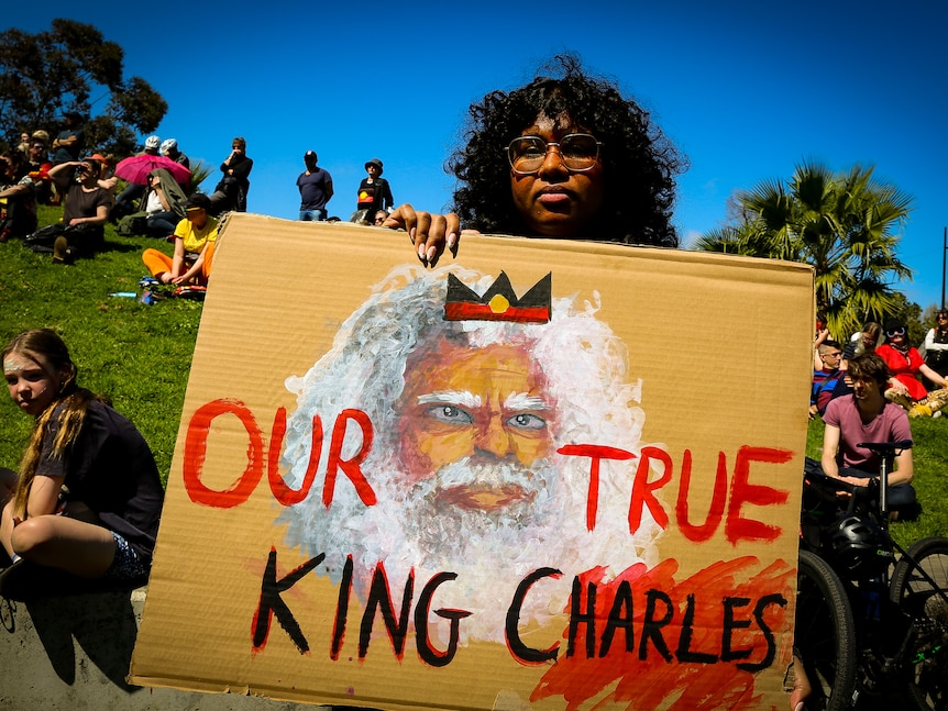'Abolish the monarchy' protests held on Australian day of mourning for