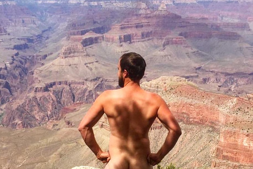 A naked man overlooks The Grand Canyon in the USA.