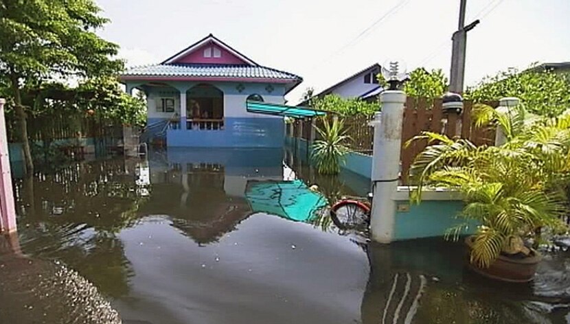 Thai Residents Frustrated As Floodwaters Remain - ABC News