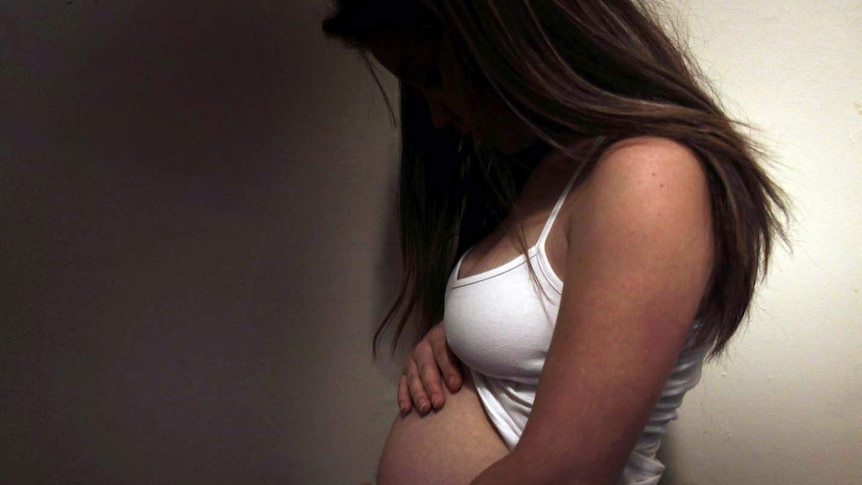 NT government consider legislation to prosecute pregnant women who drink