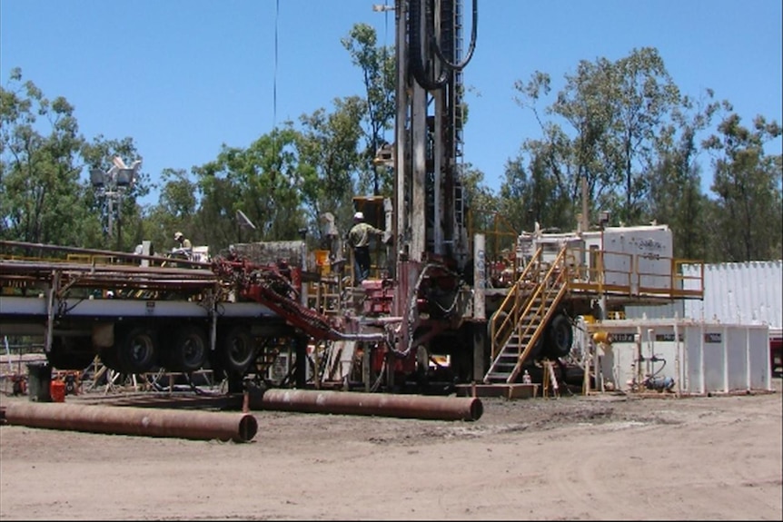 Drilling for coal seam gas (ABC Rural: Arlie Douglas)