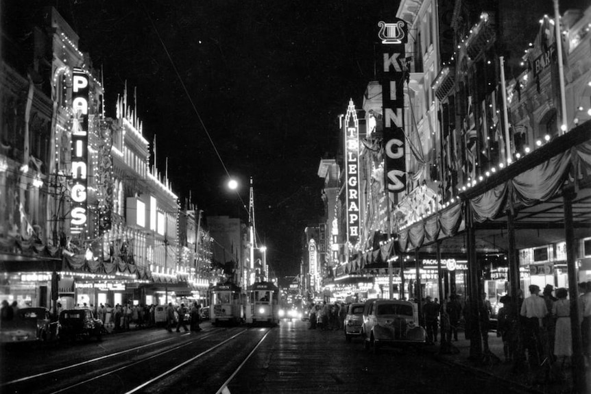 Black and white photo of Queen St Brisbane