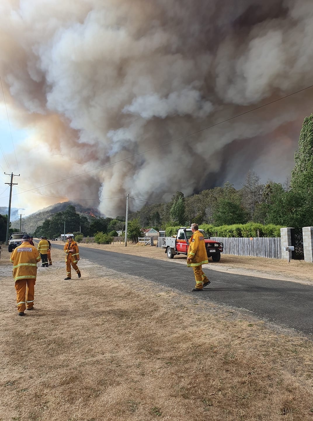 Emergency Bushfires Spring Up Across Tasmania As Record-breaking Heat ...