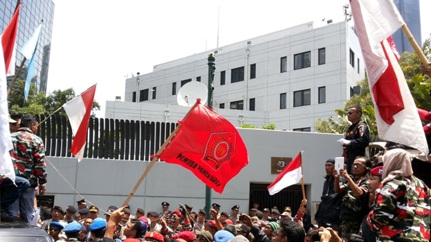 Protesters gather in front of the Australian Embassy in Jakarta