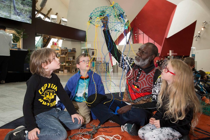 Sid Bruce Short Joe with children at the National Museum of Australia