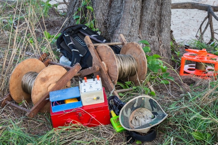 Materials for setting off detonated nets.