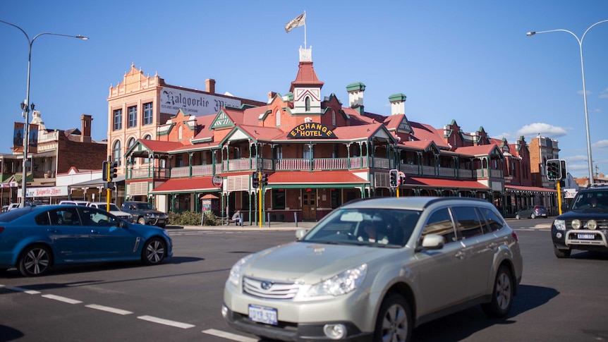 The Exchange Hotel in Kalgoorlie, WA, with cars driving past