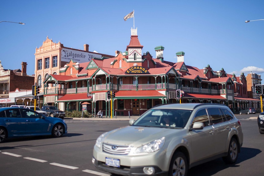 The Exchange Hotel in Kalgoorlie, WA, with cars driving past