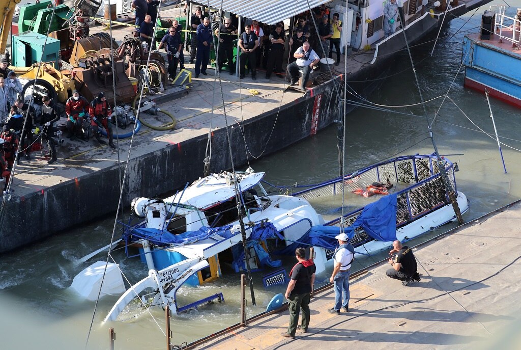 Bodies recovered from Danube River as crews begin lifting sunken ...