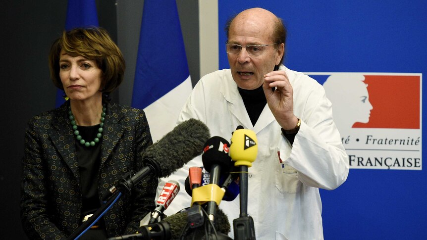 French health minister Marisol Touraine and professor Gilles Edan of Pontchaillou Hospital at a press conference