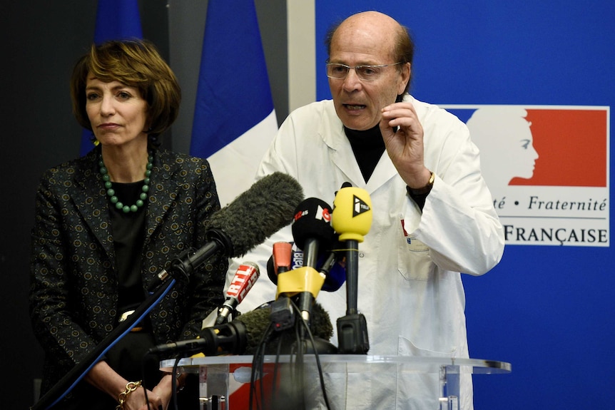 French health minister Marisol Touraine and professor Gilles Edan of Pontchaillou Hospital at a press conference