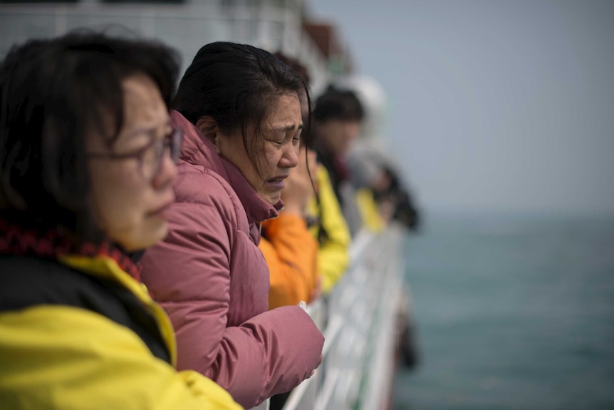 Family members mourn Sewol ferry victims